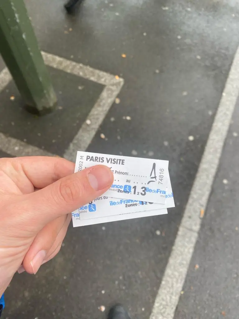 Zone 1–3 için Paris Visite toplu taşıma biletleri — hâlâ kağıt bilet kullanılıyor